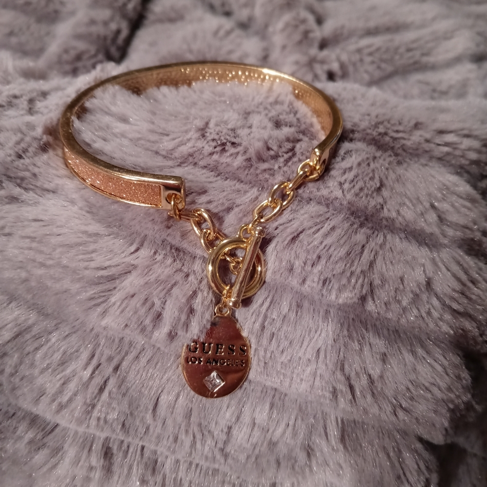 Guess Bracelet - Picture 2 of 7